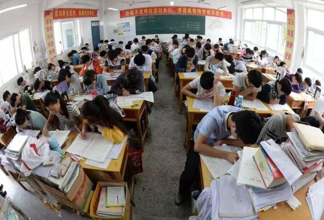 合肥高三二模英语试卷及答案2022,2024合肥高三二模物理试卷及答案