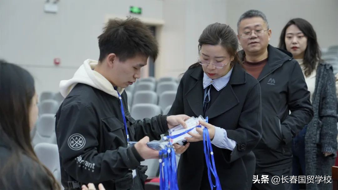 国贸学校在2023年长春市中职学校电子商务技能大赛中摘金夺银！