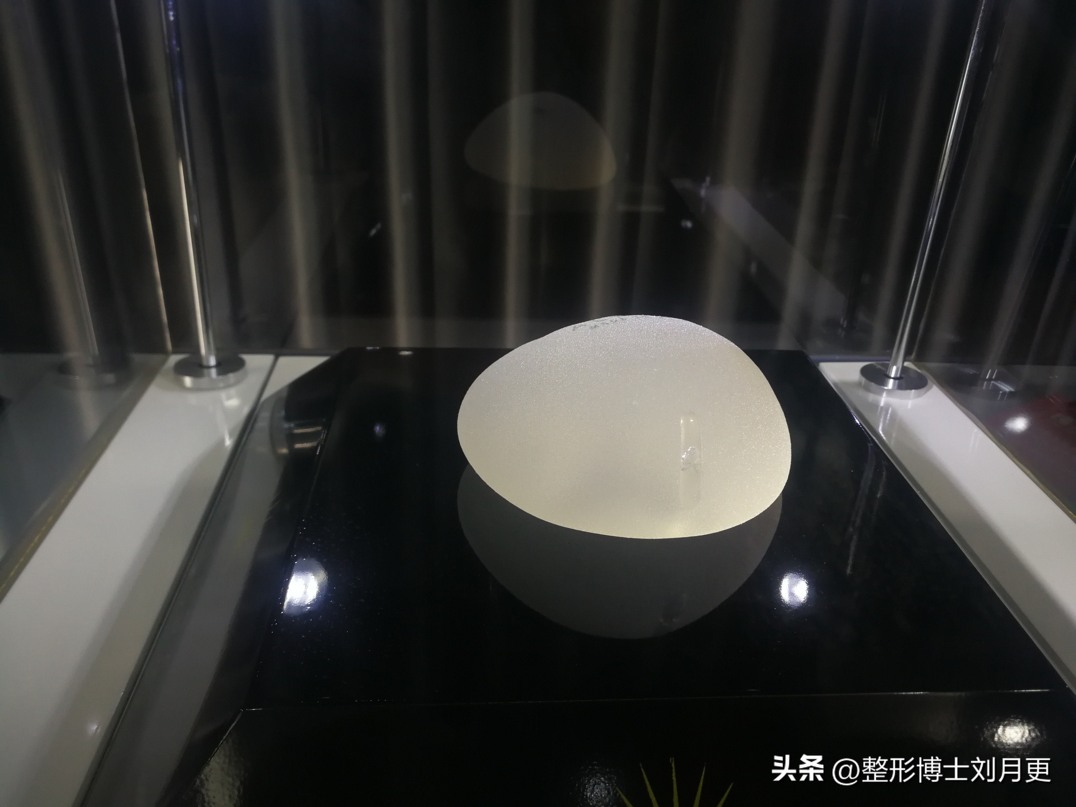 军科水滴形假体隆胸,军科隆胸中心