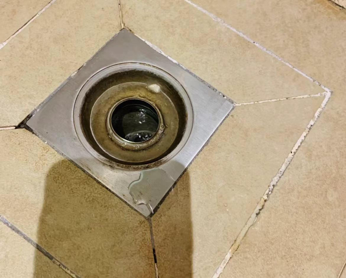 卫生间墙壁水垢清洁小妙招,卫生间水垢霉斑清洁剂