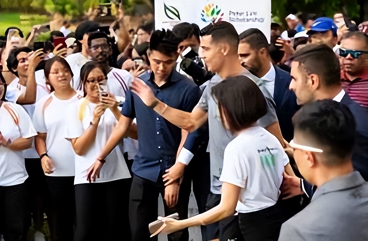 c罗中国行调皮时刻,c罗来上海说中国话