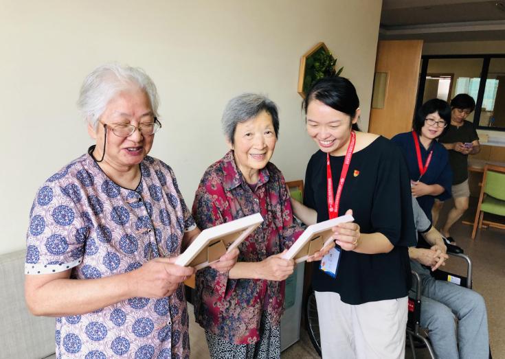 英国的养老制度运作方式,英国养老政策的优势和劣势