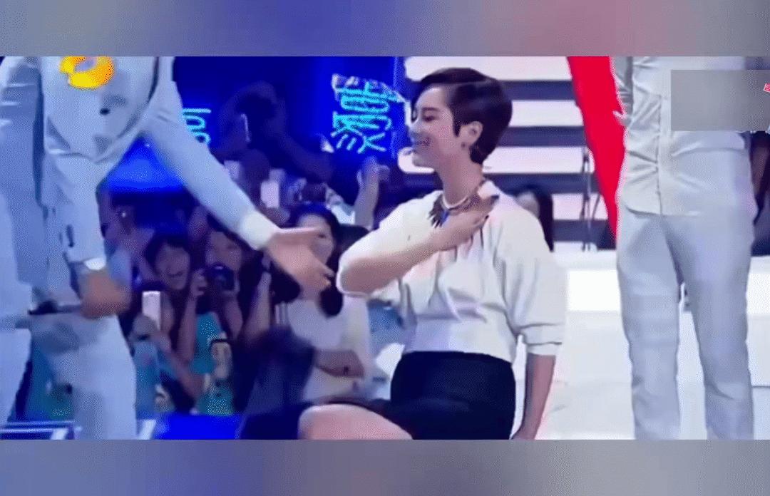 斯琴高娃袁立海清模仿秀,袁立斯琴高娃海清