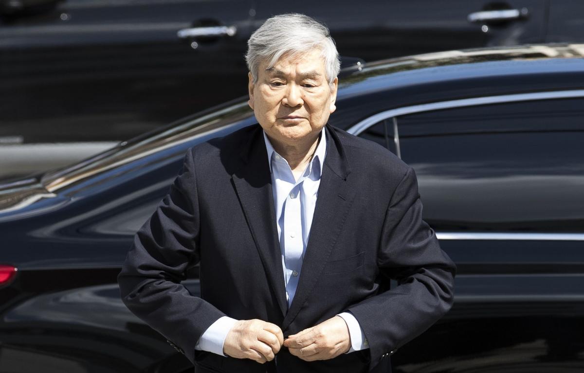 赵显娥让空姐下跪道歉视频,赵显娥逼停飞机事件