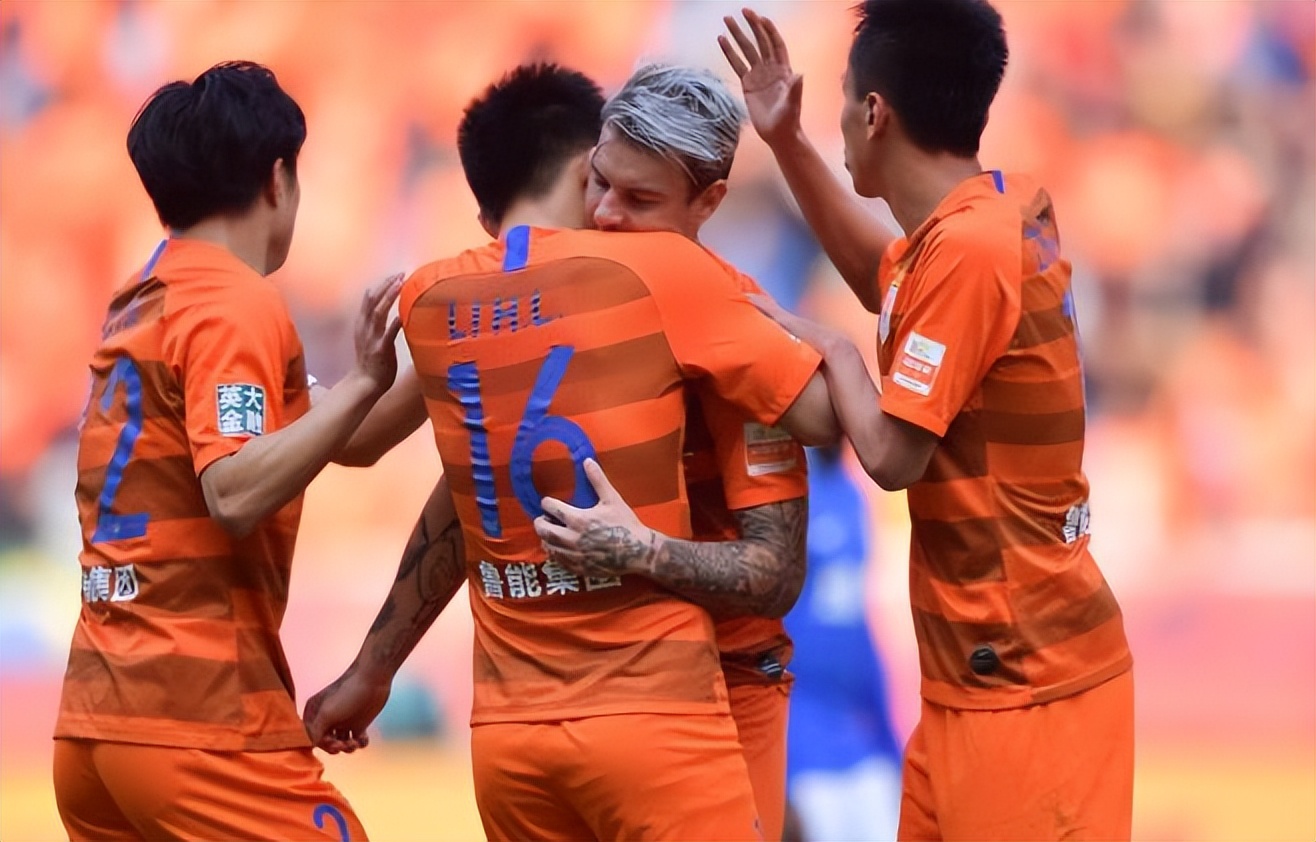 崔康熙老糊涂了？泰山新援刚送出关键助攻，却将他半场就给换下