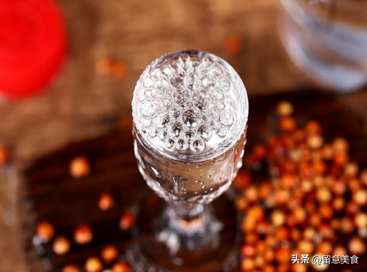 婚宴喝假酒五粮液,婚礼上五粮液被换成假酒