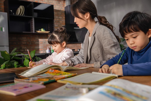 贫困大学生怎样赚钱,贫困生考上大学可以拿多少钱