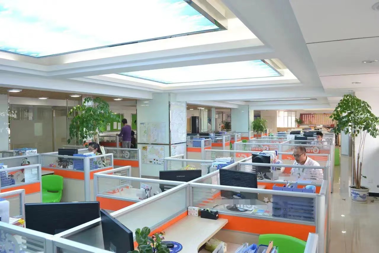 我，身高145，高中文化，19年在深圳开始做外贸，如今年收入60万