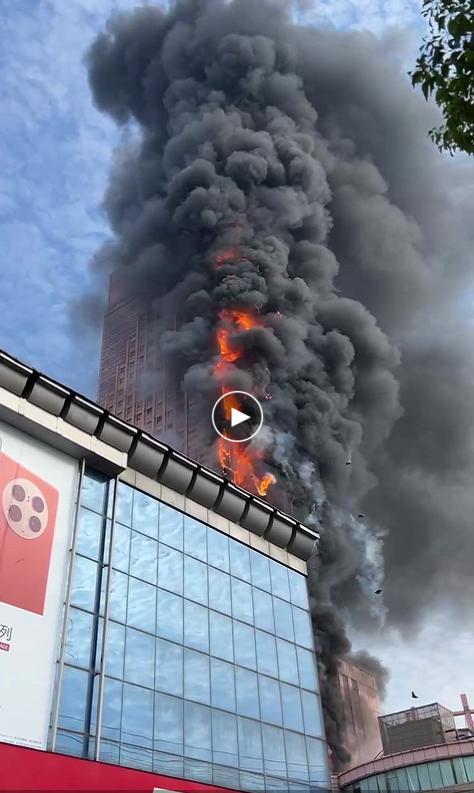 长沙218米高电信大楼明火扑灭，湖南电信通报称未发现人员伤亡，起火具体原因正调查