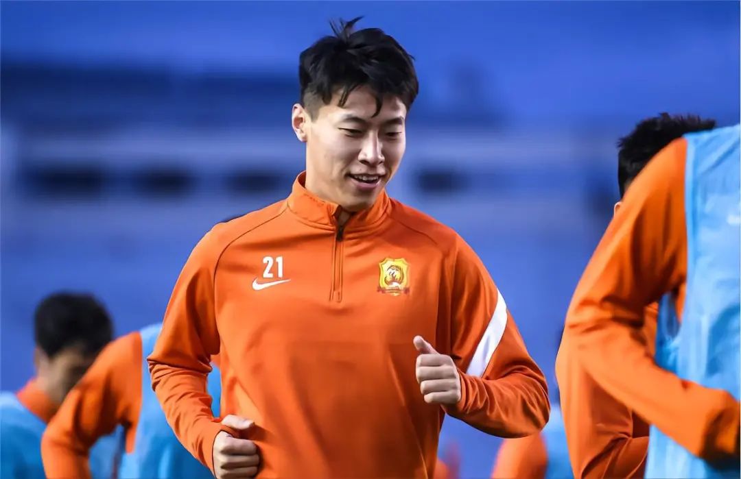 为云南而战！云南玉昆足球俱乐部举行中乙联赛出征仪式