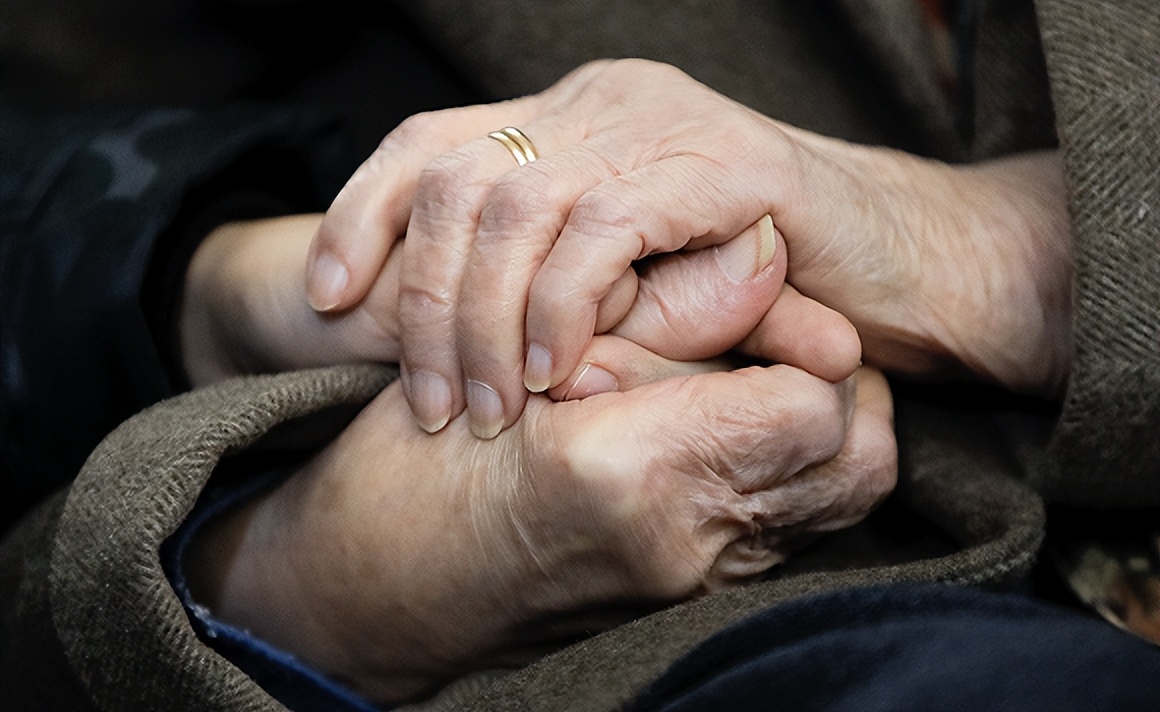 悼念亲人离世一年的话,悼念逝世亲人的话语