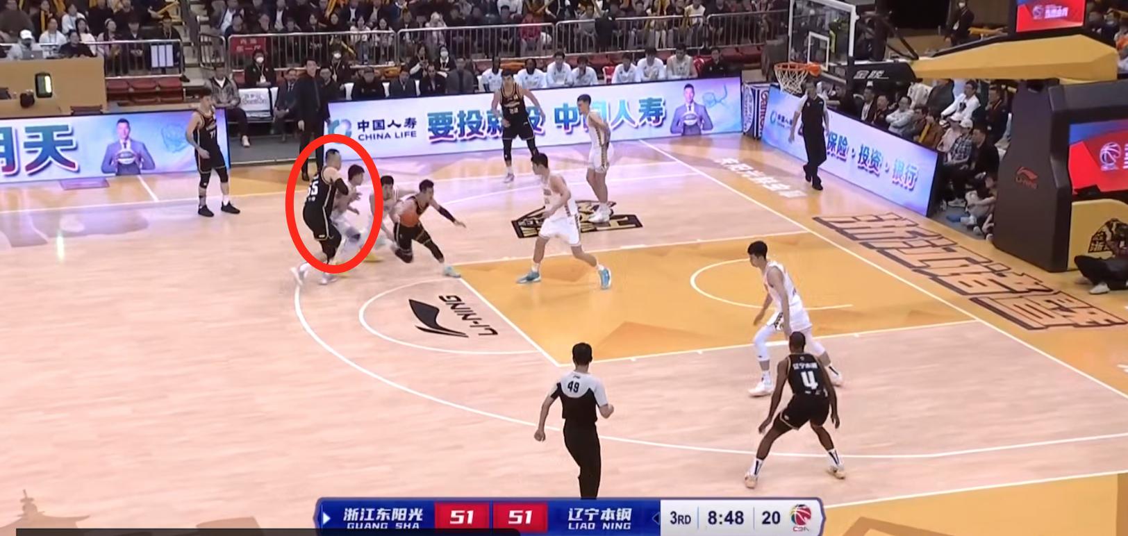 孙铭徽被亚当斯戏耍慢动作回放,孙铭徽采访谈暴脾气