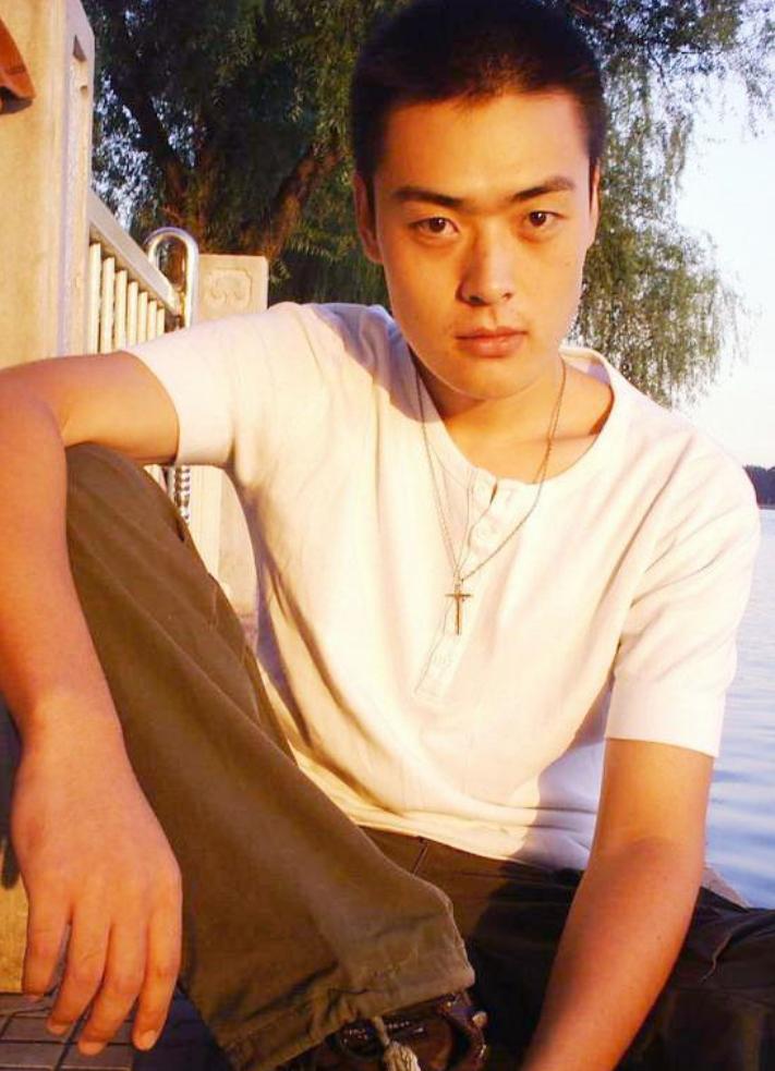 演员张桐:留学时穷得吃狗粮,曾多次自杀未遂,女友陪他走出低谷