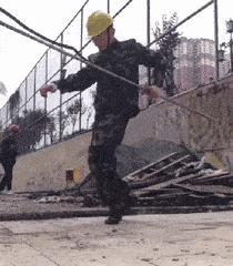 女朋友说她不能穿比较紧的衣服，我瞬间就懂了，效果原来是这样的