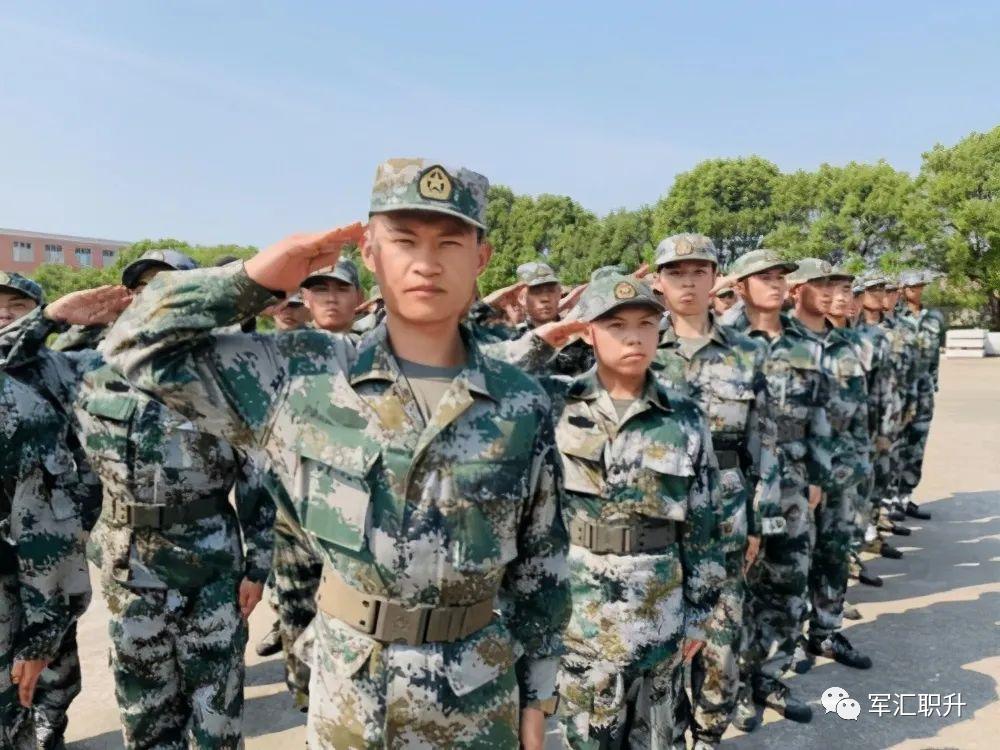 本科毕业入伍第二年可以转士官吗,二次入伍大学生士兵转改士官规定