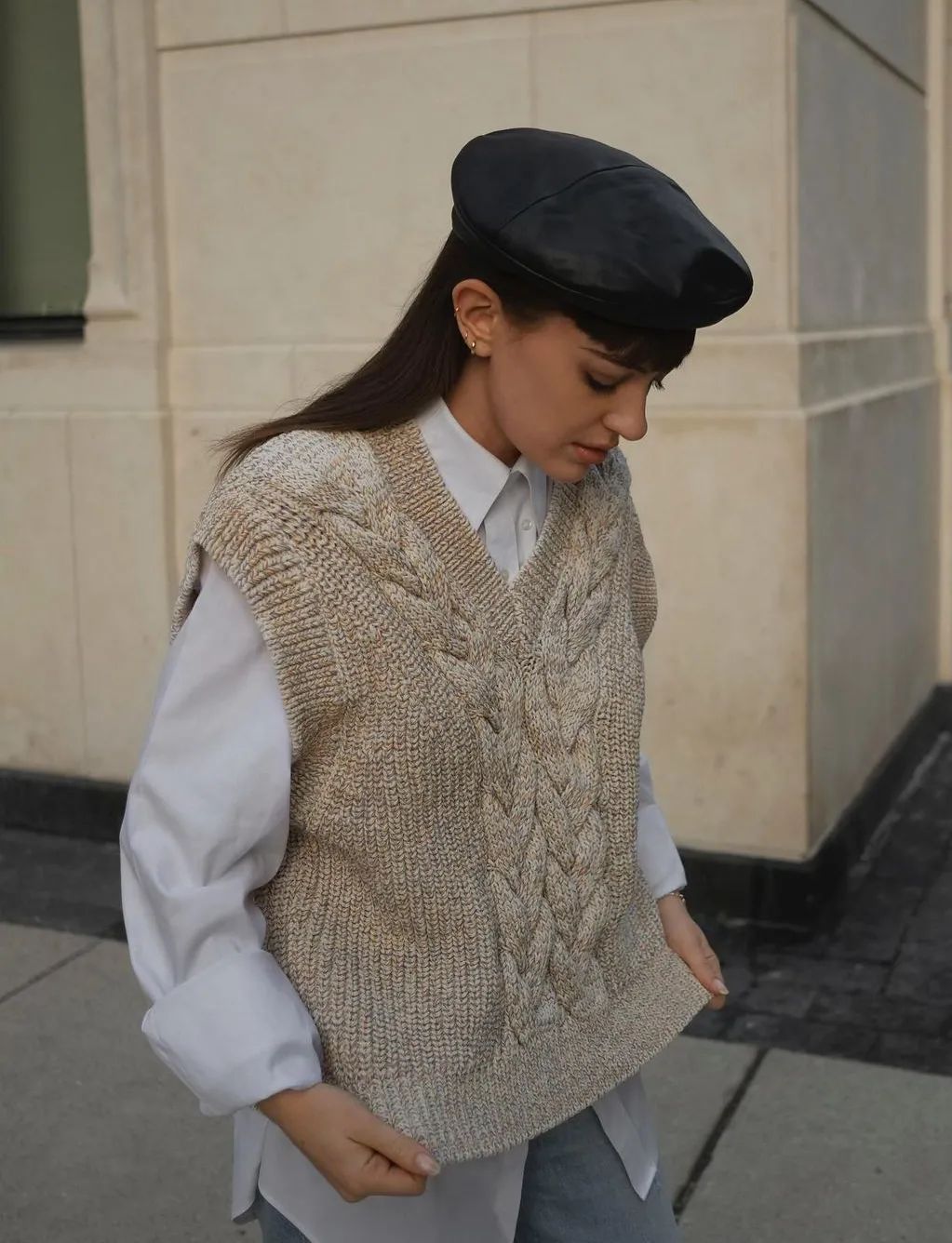 秋日马甲穿搭的n种,春天咖色格子针织马甲怎么搭配