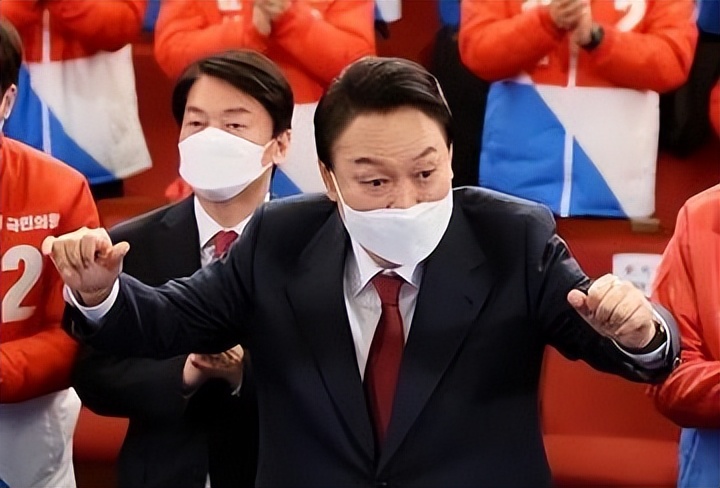 韩国50万人大*工罢**，要求“尹锡悦下台”，文在寅重出江湖开始反击