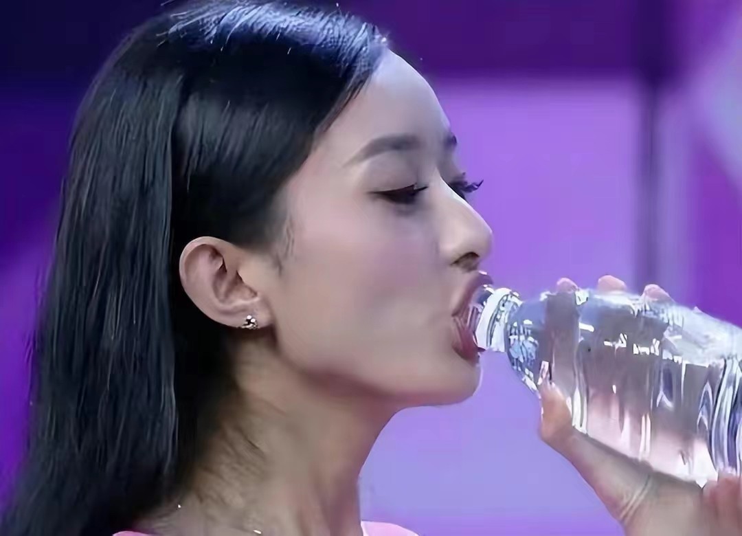 杨幂赵丽颖现状对比,娱乐圈的女明星病态审美