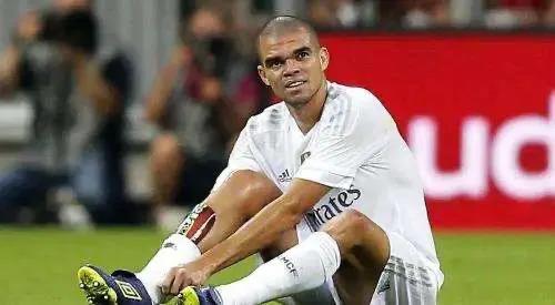 武僧佩佩凶狠铲球,球场恶霸佩佩