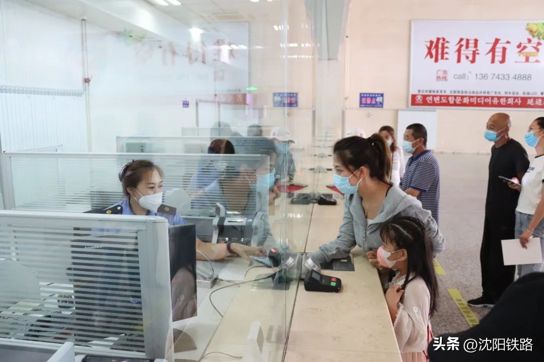 带两个宝宝坐火车孩子需要买票吗,妈妈坐火车带宝宝需要购票吗