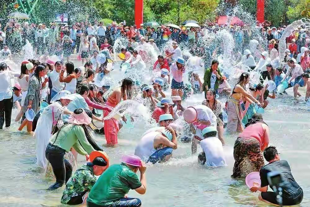 西双版纳旅游恶劣事件,云南西双版纳导游针对游客不购物