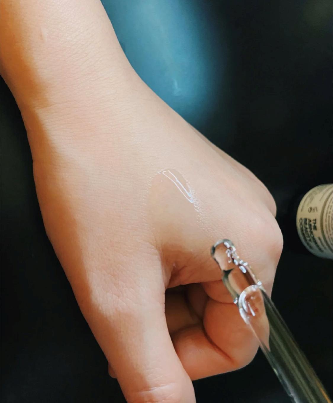 冬季怎样用精华油保湿皮肤,精华油抗皱紧致抗衰老白天用