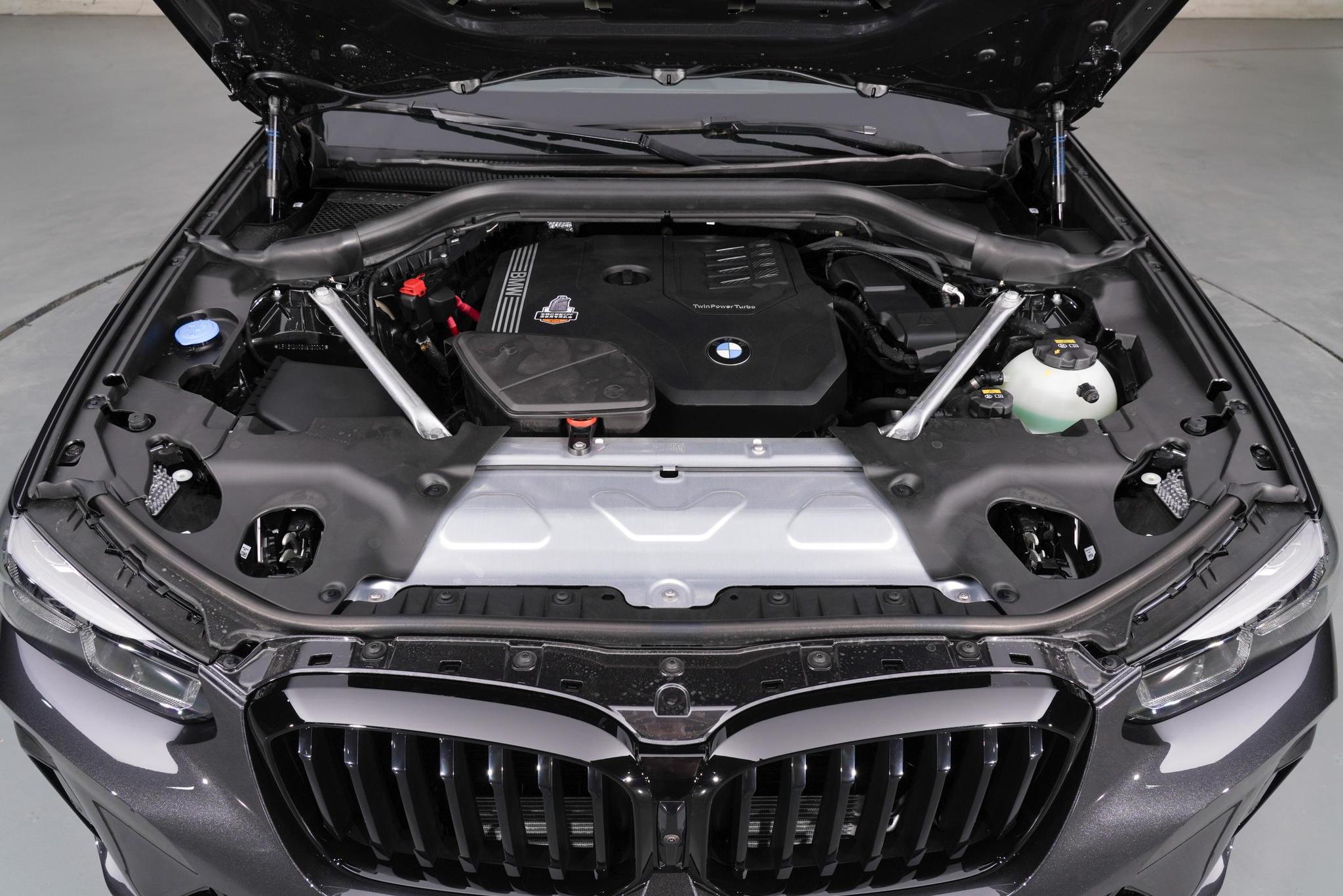 宝马x3新款2022款和奔驰glc300l,2022款宝马x330i领先试驾视频