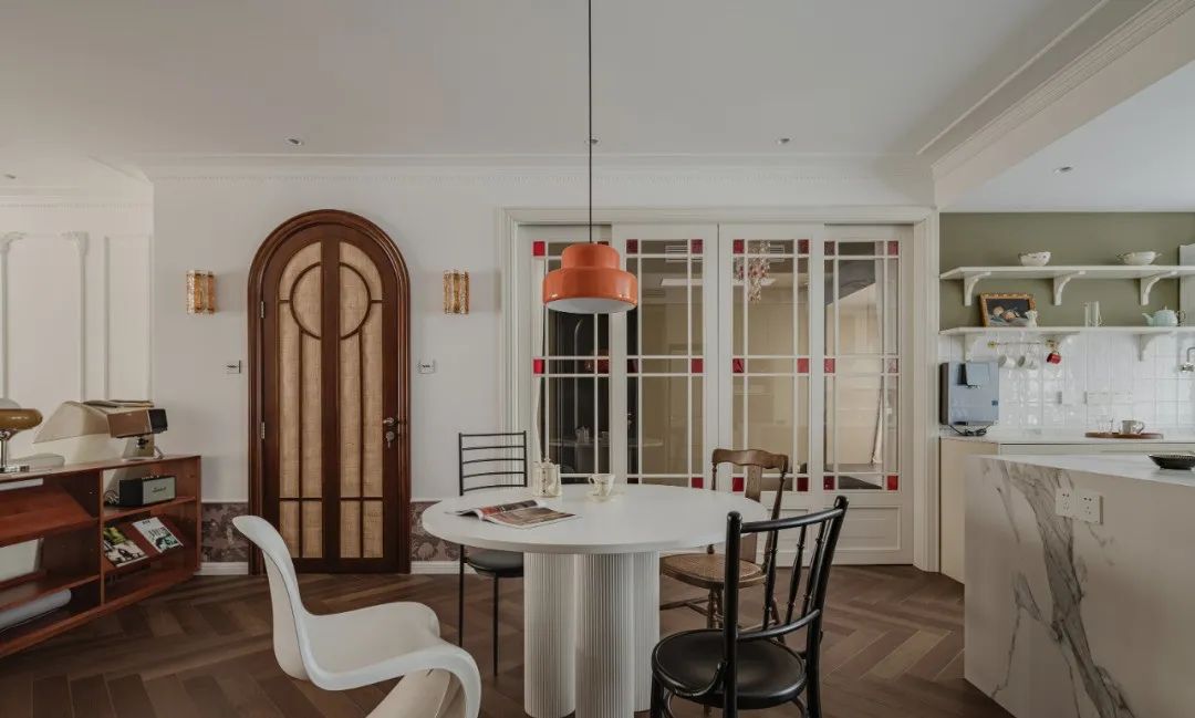 餐厅空间小如何设计好看,开餐厅餐厅面积小如何布置圆桌