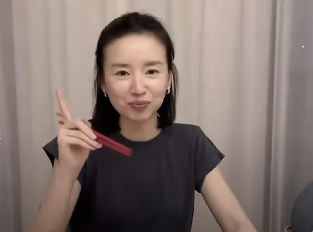 素颜是灾难，化妆是整容，这9位女明星的真实颜值，前后反差巨大