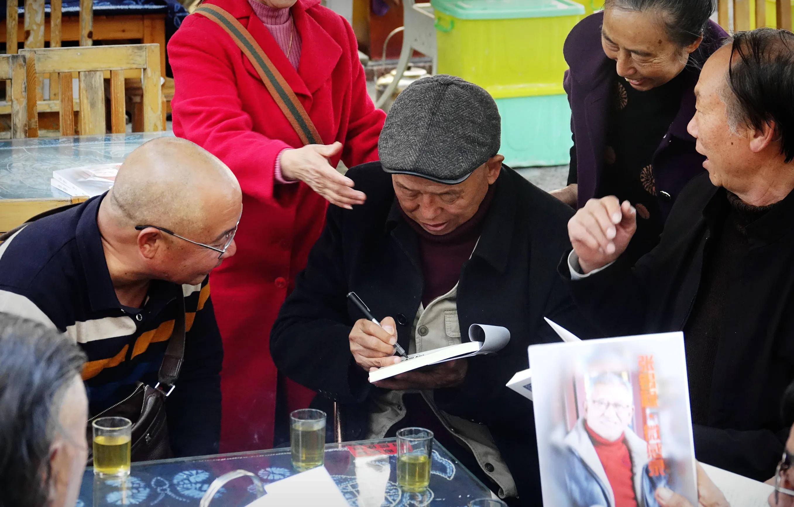 纪实：辞别三年疫情老友聚会祝贺教授新书文坛添花