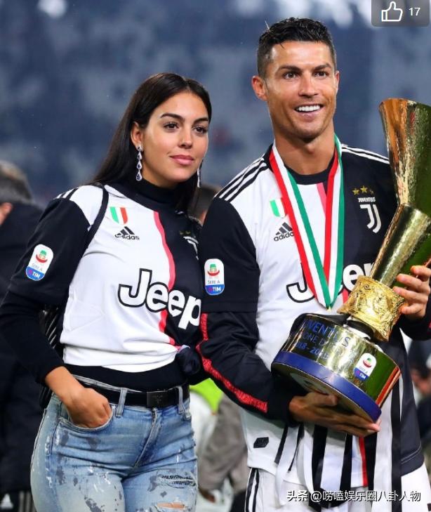 梅西老婆手抓红酒杯跳舞,梅西妻子晒全家庆祝夺冠合照