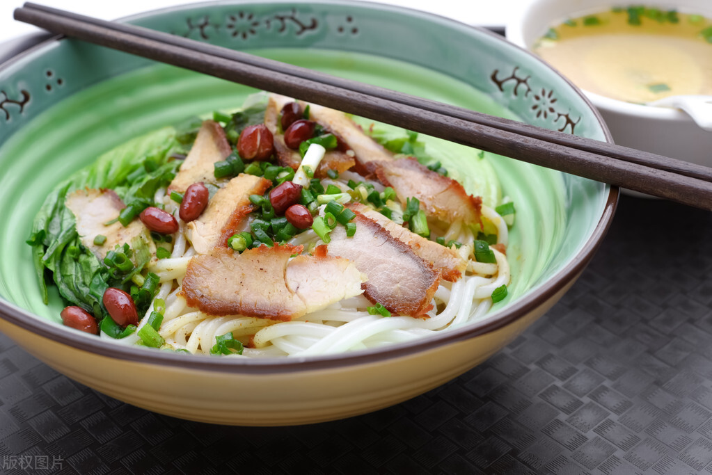 广西特色美食螺蛳粉介绍,广西除了螺蛳粉有什么好吃的特产