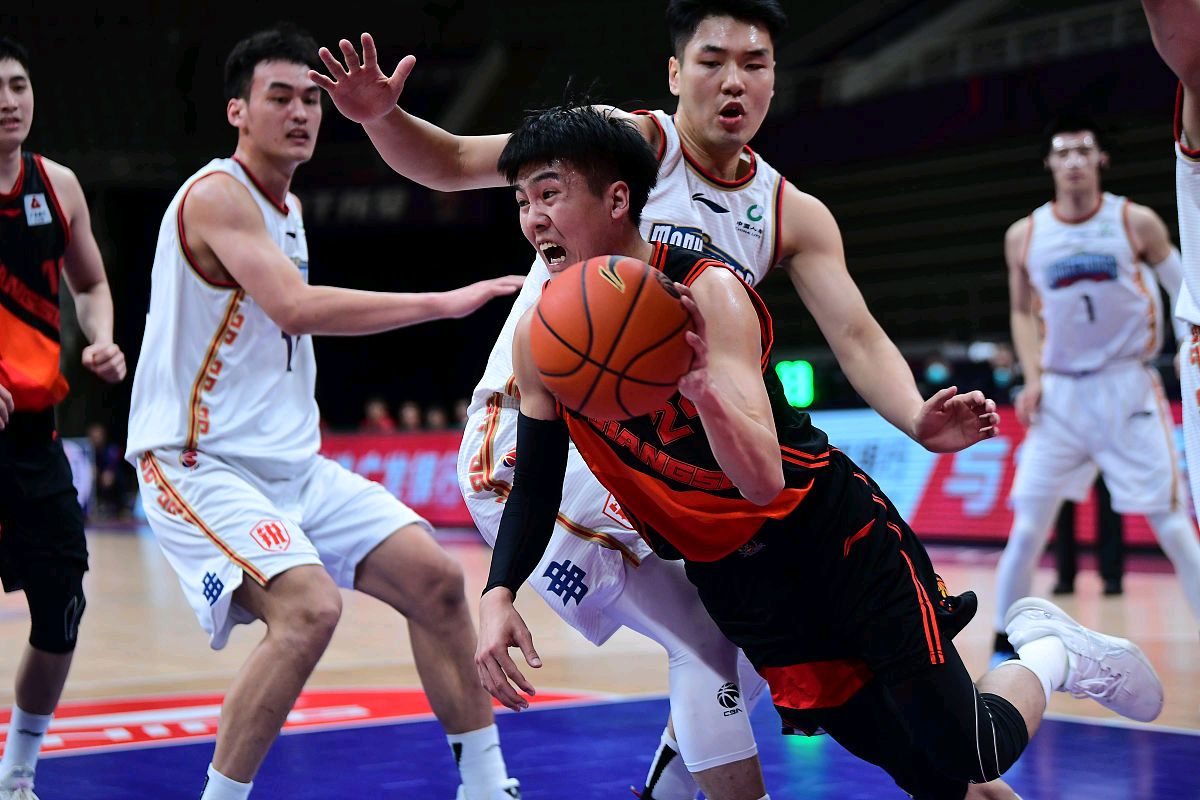 勇士官宣19人名单夏季联赛,官宣新疆大外援