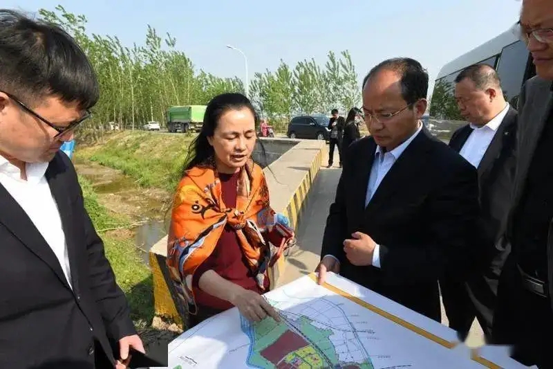 中国女富豪杨惠妍最新财富,中国首个女性首富杨惠妍