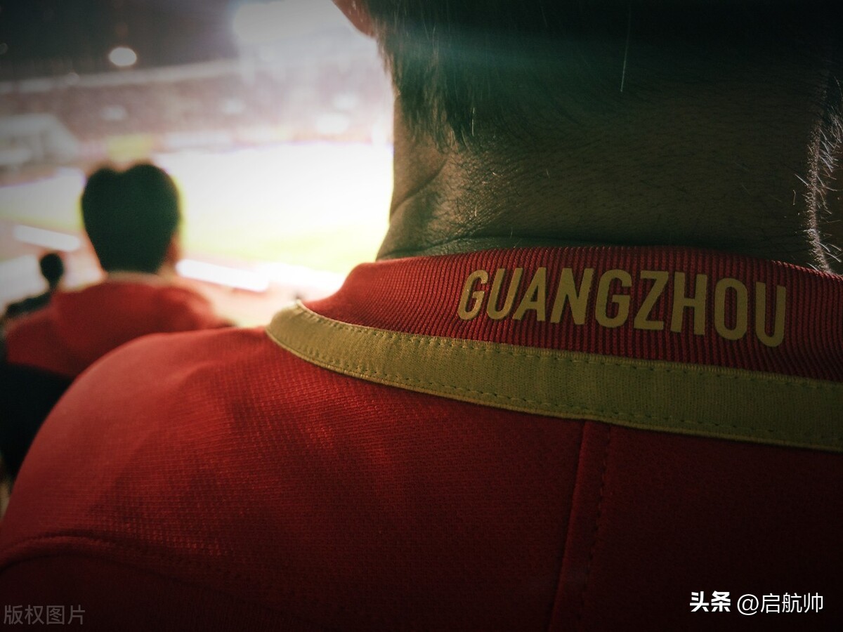 第一次喝汾酒是广州队捧起亚冠冠军，年夜饭上的那杯“酒”更讲究