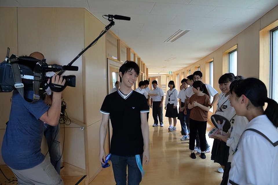 羽生结弦的背包装的什么,羽生结弦百宝箱