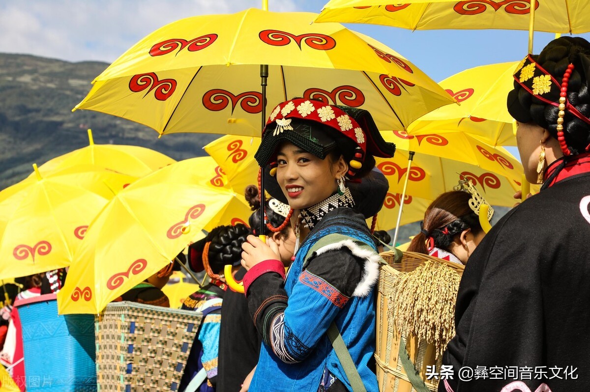 各地彝语对比,彝语文字是通用的