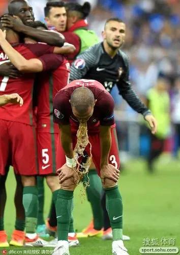 武僧佩佩凶狠铲球,球场恶霸佩佩