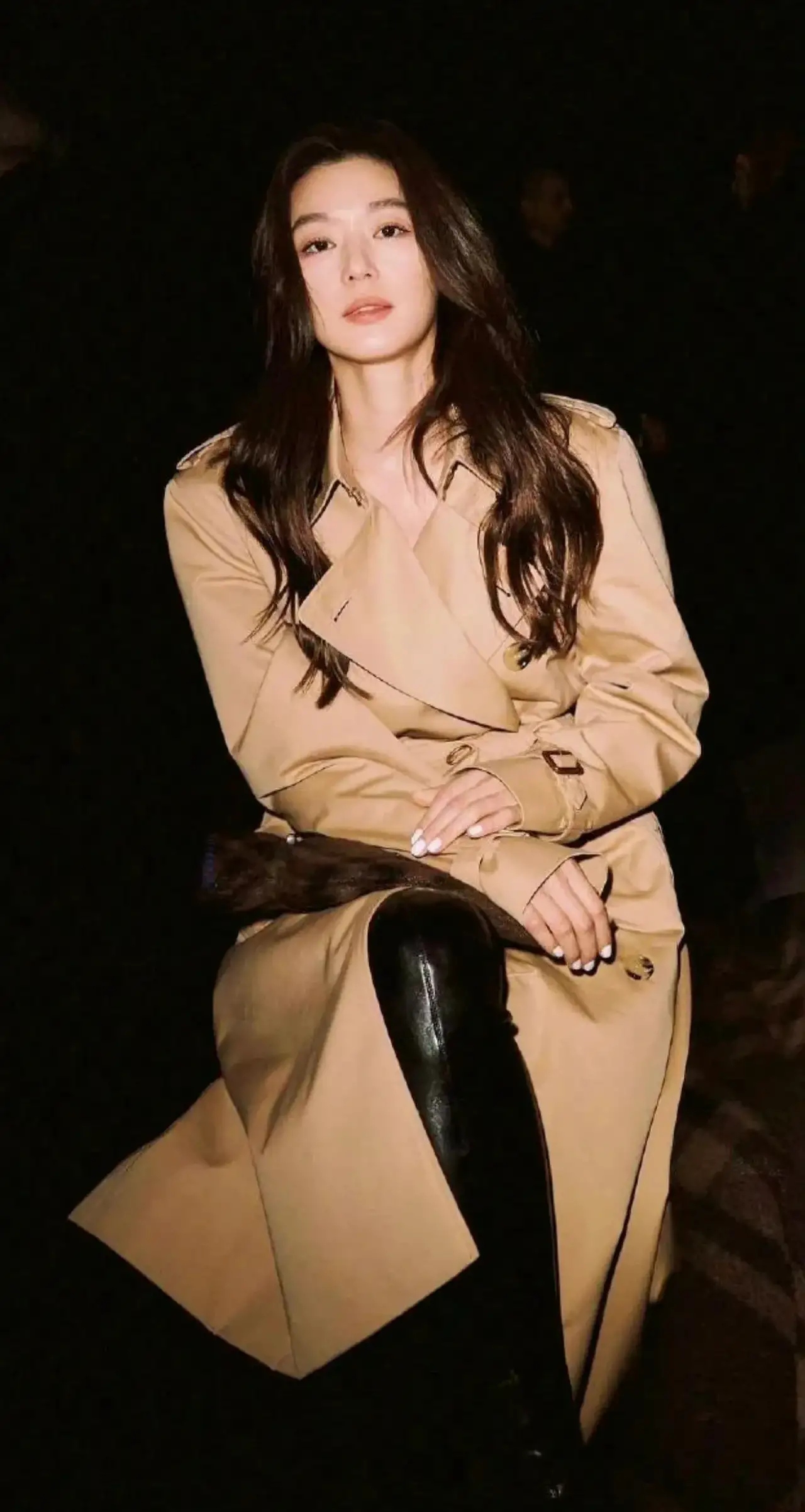 韩国全智贤气场,全智贤宋慧乔米兰时装周