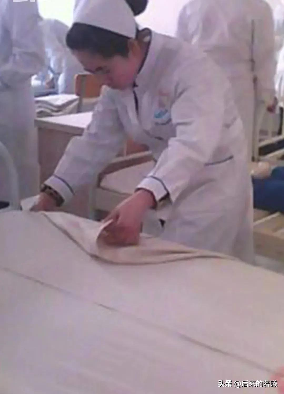 护士去德国要先学德语还是英语,我到德国留学的第一天