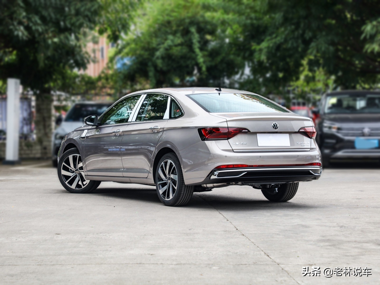 速腾和思域驾驶感受对比,开惯了自己的车开别人的车很别扭