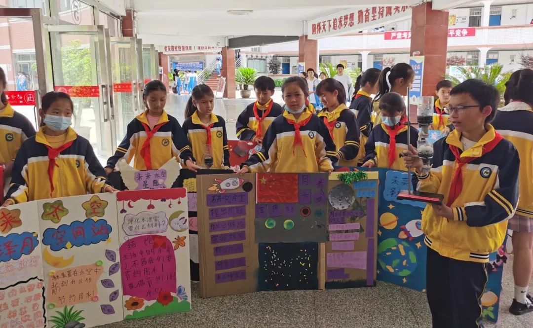 他是全校唯一的“全职”科学老师，带山里孩子“玩转科学”