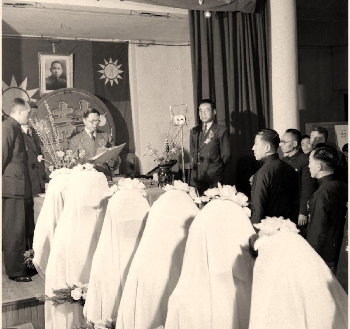 鏃ュ啗鍏借褰╄壊鐓х墖,渚靛崕鏃ュ啗鍏借缁濈増鐓х墖