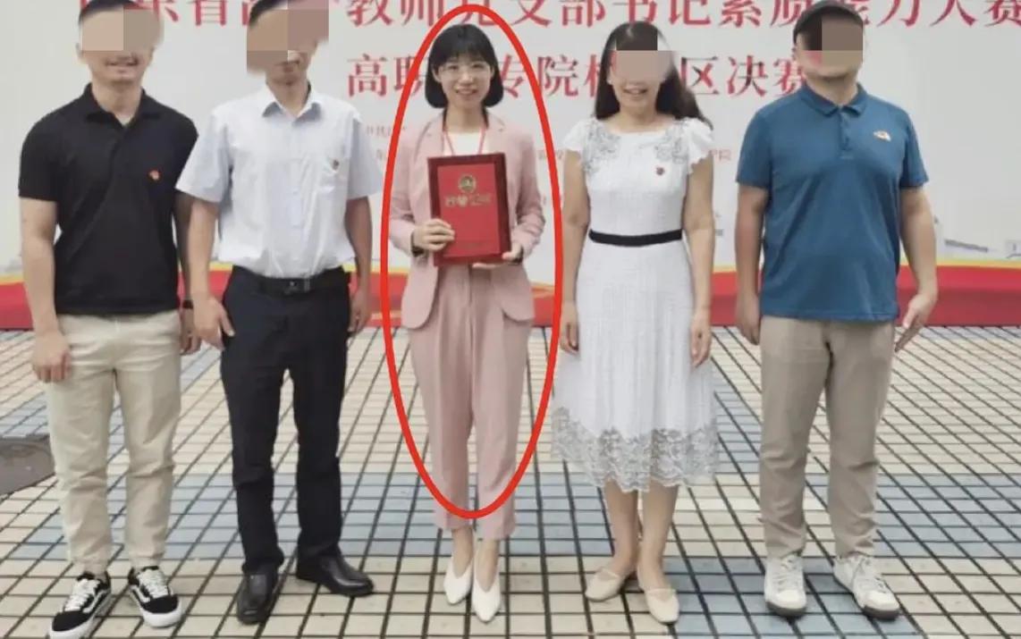 张女士圆脸可爱漂亮身材好,难怪卓处长把持不住,学生又曝新料