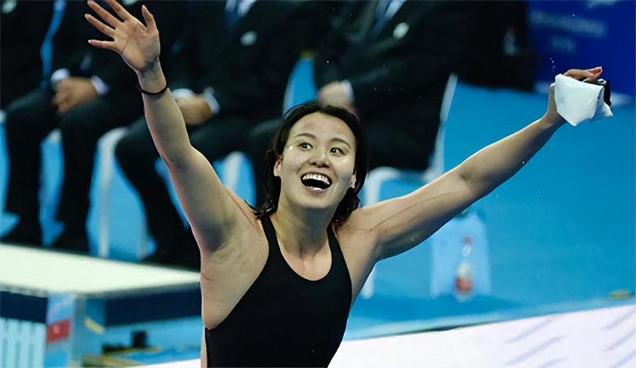 女运动员赛场上痛苦哭,女运动员痛苦哭