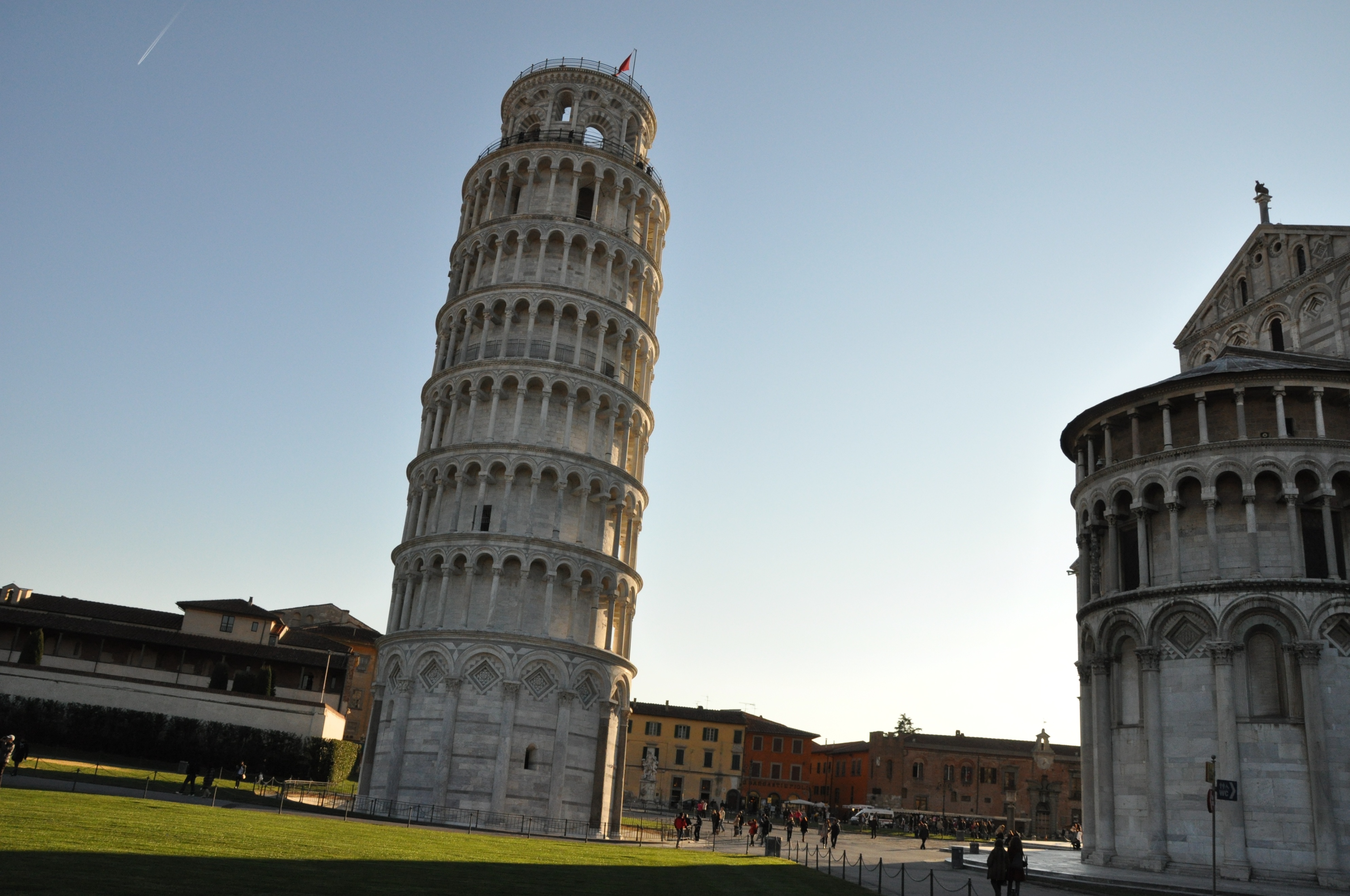 比萨斜塔是比萨教堂吗,比萨斜塔著名吗