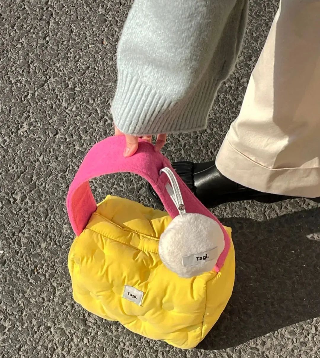 为什么我劝女生买便宜的包包？