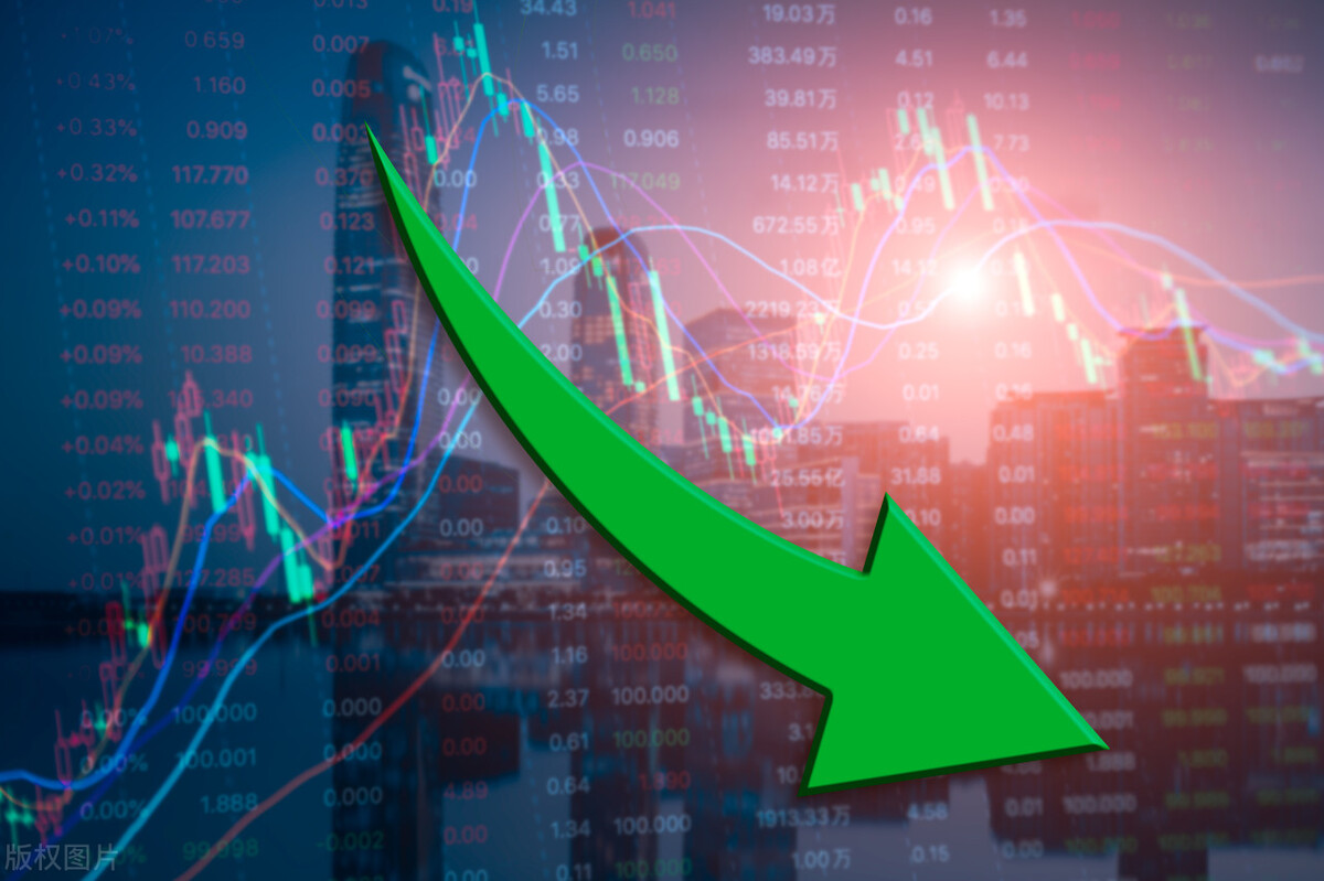 *子烟电**女王三年赚了3000亿，最后却败给了一张“A4纸”