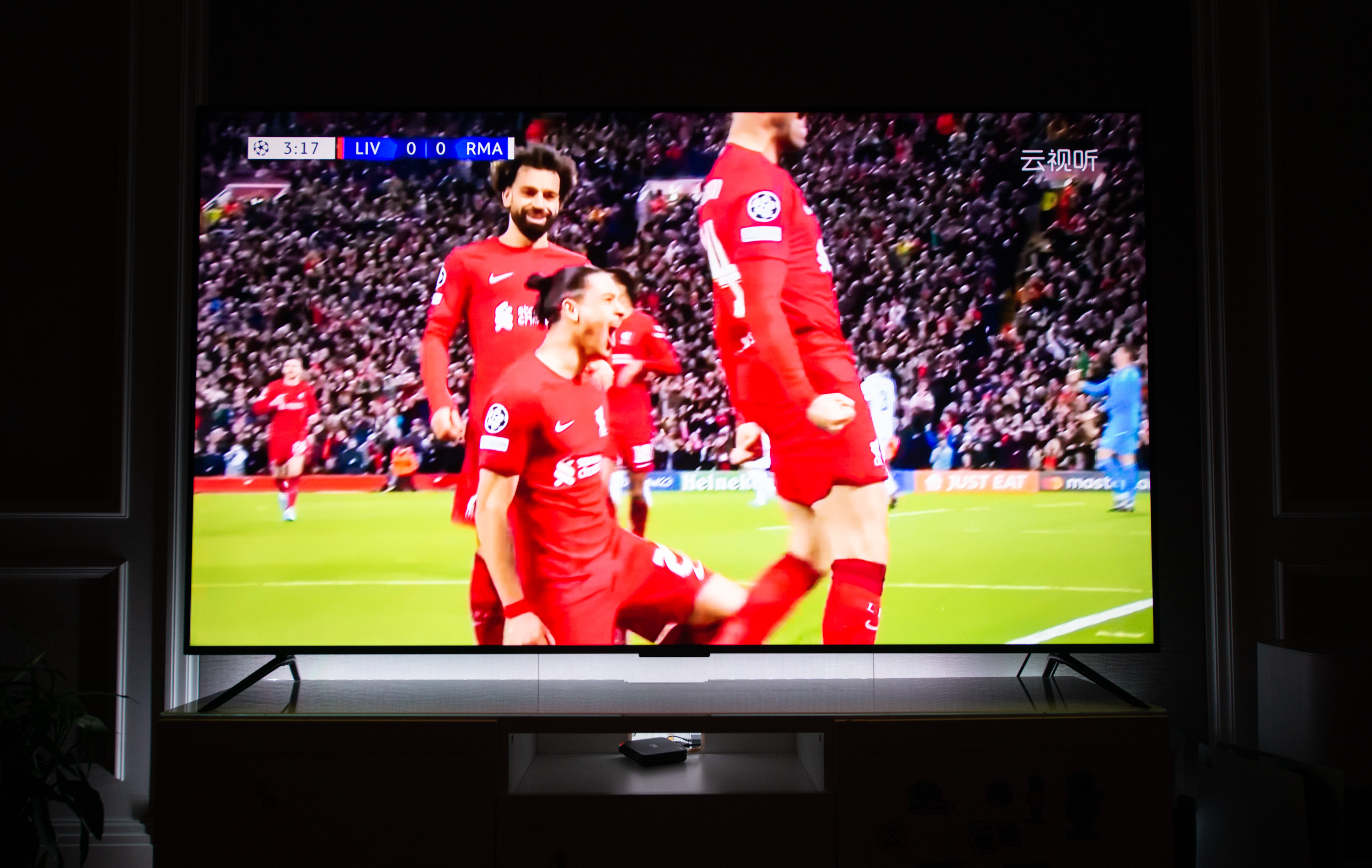 家里电视碎屏了,才让我有机会做了两台7k价位85英寸电视机横评