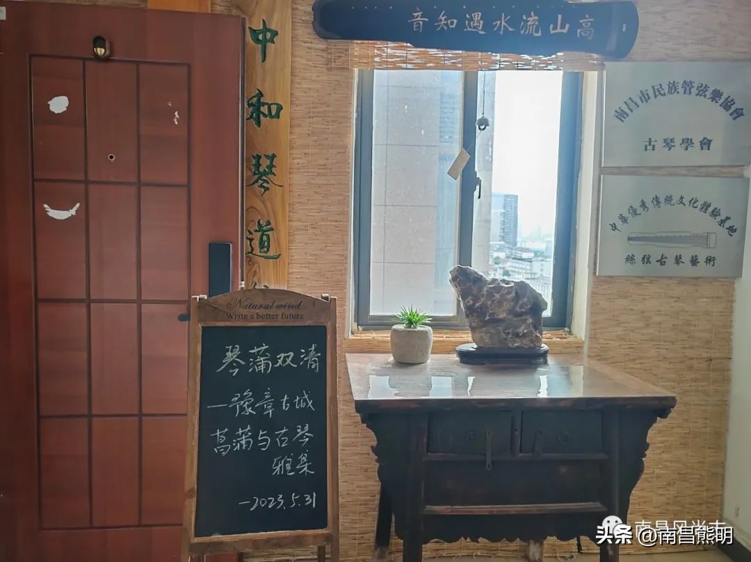 鍏竴鍎跨鑺傚叞鑺辫崏,鍏竴鍎跨鑺傜尓绗艰崏